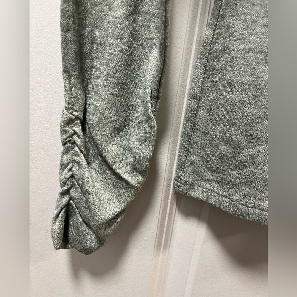 NWT- RW & Co size M, long-sleeve light heather green light sweater. - Picture 9 of 9